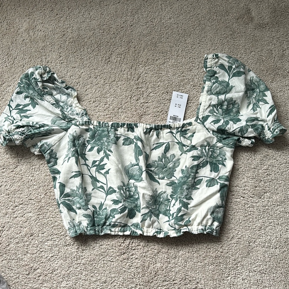 NWT puff sleeve floral print square neck crop top